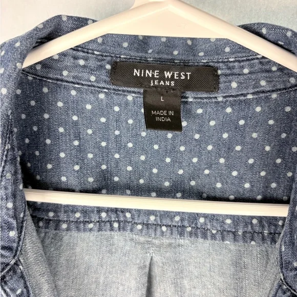 Nine West Chambray Polka Dot Button Down Shirt Women's size Large - Picture 5 of 6